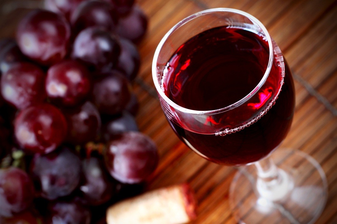 Rotwein aus &Ouml;sterreich bei Getr&auml;nke Kirchgasser in Radstadt &copy; Shutterstock