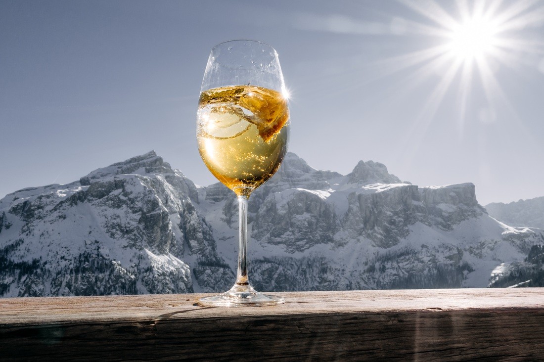 Wei&szlig;wein aus &Ouml;sterreich bei Getr&auml;nke Kirchgasser in Radstadt &copy; Shutterstock