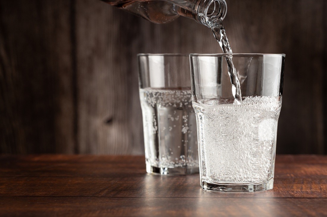 Mineralwasser still oder prickelnd aus &Ouml;sterreich &copy; Shutterstock